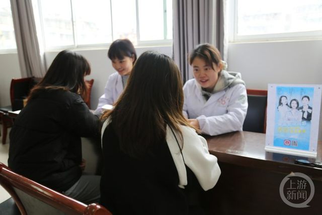 何吃好又不长胖？专家进社区教居民健康减重PG电子麻将胡了2健康微课·甩肉行动｜如(图3)