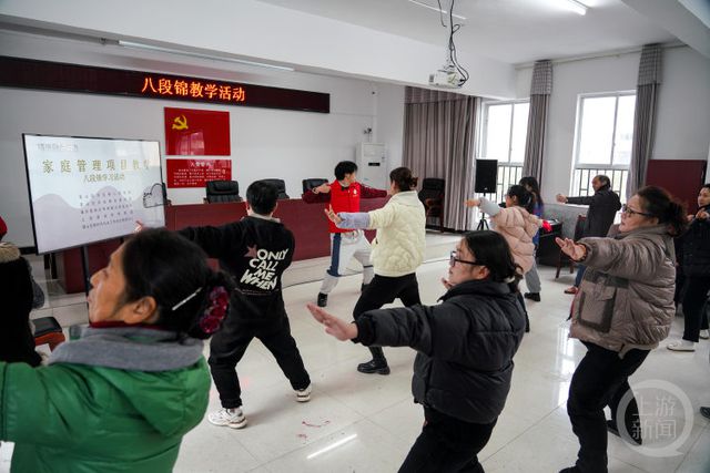 何吃好又不长胖？专家进社区教居民健康减重PG电子麻将胡了2健康微课·甩肉行动｜如(图1)