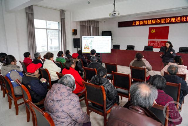 何吃好又不长胖？专家进社区教居民健康减重PG电子麻将胡了2健康微课·甩肉行动｜如(图4)